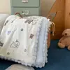 2026 Nova Manta de Veludo para Soneca Estilo Ins para Mãe e Bebê com Bordas Grossas de Pompons para Uso Doméstico, Cobertura Multifuncional Classe A