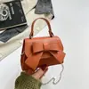 Bolso de moño elegante de alta calidad para mujer, bolso cruzado versátil de nueva moda, bolso cuadrado pequeño de color liso para llevar en la mano para salir
