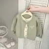 Suéter Dulce para Niñas Estilo Coreano Nuevo Moda para Bebés Bordado con Lazo Falso Dos Piezas Cardigan de Punto Chaqueta de Moda