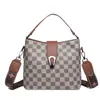 Bolsas Estampadas de Alta Gama para Mujer 2025 Nuevo Bolso Cubo Portátil Retro de Gran Capacidad con Letras al Hombro Venta al por Mayor