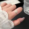 O mesmo deslumbrante anel de zircônia do Xiaohongshu, um design de nicho com alto valor estético, adequado para o dedo indicador, joia versátil