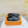 Zapatos Mocasines de Metal de Alta Gama para Mujer, Venta Caliente de Exportación Guangzhou, Slip-On Versátiles de Punta Redonda Planos