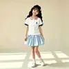 Moda de Verano Fresca y Elegante para Niñas Delgado 2026 Nuevo Conjunto de Dos Piezas Polo de Manga Corta Estilo Universitario para Niños Mayores Moderno