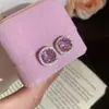 Brincos de Tarraxa Quadrados com Zircônia Deslumbrante de Rosa Desabrochando, Brincos Doces e Versáteis com um Toque de Luxo Leve e High-End, Atacado