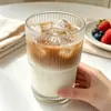 Copo de Vidro de Bambu com Listras Verticais da Moda com Tampa de Canudo, Copo para Café Gelado e Chá com Leite, Copo de Bebida Doméstico Estilo Ins