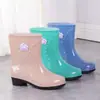 Botas de Lluvia Cómodas de Moda Estilo Coreano de Caña Media para Usar al Aire Libre Zapatos Gruesos de Goma Impermeable para Mujer de Longitud Media Todas las Estaciones Estilo Normcore Invierno