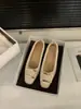 Sapatos Femininos Pretos de Camurça Estilo Francês com Salto Grosso 2025 Novos Sapatos de Pelúcia para Outono e Inverno Sapatos Quadrados para o Dia a Dia