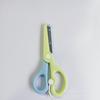Tijeras de seguridad para niños Tijeras de encaje para cortar papel Tijeras de dibujos animados para niños Tijeras de mano de plástico elástico anti-pellizcos para bricolaje que no rayan