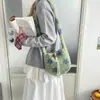 Bolso Cubo de Peluche de Moda Transfronterizo, Bolso Cruzado de Lana de Cordero, Nuevo Estilo Otoño e Invierno, Bolso de Hombro Floral Versátil de Gama Alta