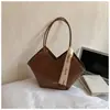 Bolsa de ombro texturizada versátil casual vintage para o dia a dia e passeios, nova bolsa de axila da moda feminina
