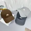 Gorra de Béisbol Bordada con Letra Simple Estilo Americano para Mujer Verano Ala Ancha Cara Grande Cara Pequeña Cabeza Grande Pico de Pato Gorra