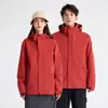 Una Chaqueta Exterior Desmontable Tres en Uno para Hombres y Mujeres con Características Impermeables y Resistentes a las Manchas Dupont, Logo Personalizable