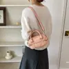 Bolso de mano de moda estilo coreano 2026 principios de otoño nuevo bolso para mujer, alto valor estético, bolso de hombro color block con decoración de cinturón, bolso cruzado