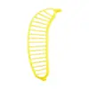 Venta al por mayor de fábrica creativo plástico cortador de plátano gadget de cocina divisor de frutas casero rebanador de plátano