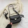 Bolso pequeño de semicírculo para mujer, moda ins, estilo occidental, bolso tipo saddle, 2023 nuevo, versátil, pequeño, fresco, con cinta, bolso cruzado