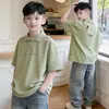 Camisa polo de verão para meninos 2026 novo estilo, camiseta de manga curta legal e estilosa para crianças mais velhas, top infantil, camiseta da moda