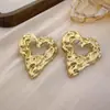 Brincos Personalizados Europeus e Americanos Vazados de Coração de Lava, Brincos Metálicos Exagerados Retrô, Brincos Elegantes de Design de Alta Qualidade