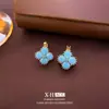 Pendientes de Trébol de Cuatro Hojas Turquesa de Alta Gama Estilo Francés Personalidad de Nicho Pendientes Únicos Lujo Ligero Versátiles Pendientes de Moda para Mujer