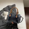 Nova bolsa jeans retrô americana, com design azul degradê, perfeita para o dia a dia e versátil como bolsa tote estilo Boston, bolsa de ombro ou bolsa transversal.