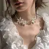 Colar de Pérolas Bordadas com Flor Estilo Tweed Feito à Mão para Mulheres Doce Acessível Luxo Exquisito Nicho Corrente de Clavícula de Alta Qualidade