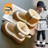 Botas de Nieve para Niños 2026 Invierno Nuevo Estilo Unisex Niños Suela Suave Botas de Algodón Aterciopelado Engrosado Cálido Modernas de Media Pantorrilla Zapatos de Algodón