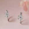 Pinza para Oreja de Flor Pequeña Estilo Coreano para Mujer Diseño Simple Sentido del Diseño Pequeño Fresco Estilo Mori Clip para Oreja de Margarita con Diamante Pequeño Sin Agujeros en las Orejas