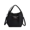 Versión Coreana Bolso Cubo Retro de Mano de Nicho para Mujer 2025 Invierno Nuevo Elegante Casual Versátil Bolso de Hombro Cruzado