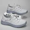 Nuevos zapatos de malla transpirables cómodos de suela blanda para primavera y otoño, antideslizantes, resistentes al desgaste, para senderismo y escalada, para parejas, en stock
