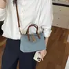 Bolso pequeño tejido a mano para mujer, nuevo modelo 2026, bolso tipo bollo tejido hueco, bolso cruzado versátil para el verano y para ir al trabajo