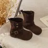Botas de cano médio para meninas de 6 a 12 anos, novos estilos outono e inverno, botas de sola macia, antiderrapantes, botas de couro estilo retrô para crianças, coleção de passarela