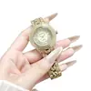 Lujoso Reloj de Mujer Incrustado de Diamantes con Esfera de Números Romanos, Brillantes Pedrería, Correa de Cadena Dorada y Movimiento de Cuarzo