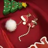 Brincos de óleo de alce incrustados de diamantes com desenho de Natal divertidos com agulha de prata, brincos com pingente de bola de cabelo assimétricos de boneco de neve fofos
