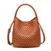 26 Nuevos Bolsos Cubo Tejidos a Mano Moderno Compacto Bolso de Mano para Mujer Suave y Cómodo Bolso Cruzado de un Solo Hombro para Mujer