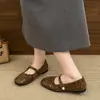 Zapatos Mary Jane de punta cuadrada 2026 combinados con falda de estampado de leopardo, zapatos de salón bajos para mujer, estilo retro plano de otoño, suela suave, negro