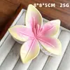 Pinza para el pelo de flor de plumeria de plástico de colores, estilo súper hada, transfronteriza europea y americana, pinza para el pelo de estilo festivo para la parte trasera de la cabeza