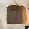 Colete jaqueta retro estilo coreano em camurça com blocos de cor para mulheres, novo modelo outono 2026, modelagem solta, emagrecedor, peça de outer wear sem mangas