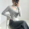 Camisa Base Feminina Slim Fit para Outono e Inverno com Design Sexy de Gola Halter, Top Moderno e Único, Combinada com uma Camiseta de Manga Longa
