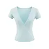 BT977-26 Estilo Verano Pura Pasión Chica Atrevida Sexy Top Corto con Escote en V Profundo y Botonadura Camiseta Versátil de Manga Corta