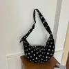 Bolso bandolera de lunares simple y elegante para mujer, principios de otoño, gran capacidad, retro, versátil, estilo perezoso, cuero suave, bolso tipo albóndiga para debajo del brazo