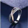 Anillo de Moda Europeo y Americano de Dos Tonos con Forma de X Cruzada y Tachonado de Diamantes - El Más Vendido de Tilini
