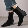 Botas femininas slim de bico quadrado estilo coreano, novas botas curtas para outono e inverno de 2026 com zíper nas costas, botas da moda de couro macio de cano médio