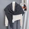Novo Cachecol Triangular de Listras Contrastantes de Inverno 2025 para Mulheres 100% Lã Pura Cachecol Xale Quente de Alto Padrão Casual