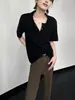 Camiseta Casual Suelta de Canalé con Mangas Cortas para Hombre, Nuevo Estilo de Verano con Caída, Transpirable y Diseño de Cuello con Hebilla Metálica