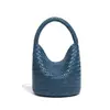 Bolso de mano simple de diseño original estilo cesta para mujer, nuevo bolso cubo tejido con patrón de espiga, tacto de alta gama, bolso de hombro cruzado único