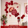 Decoraciones de personaje "Doble Felicidad" aterciopeladas para dormitorios, marcos de puerta de habitación de bodas y puertas de armarios, con arreglos florales de boda y flores artificiales