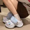 Pantuflas cálidas, forradas de felpa, estilo caricatura, nuevas para otoño/invierno, antideslizantes, de suela gruesa, que aumentan la altura, para mujer, perfectas para usar en exteriores