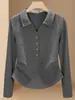 Camiseta de manga larga gris con cuello polo para mujer, nuevo estilo otoño 2026, top base fruncido de ajuste ceñido a la cintura A14026