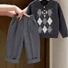 Estilo Coreano Meninos 2026 Outono/Inverno Novo Cinza Argyle Gola Polo Suéter de Tricô Conjunto de Calças Casuais