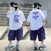 Conjunto de Roupa de Verão Estiloso para Meninos Camiseta de Manga Curta Tendência Infantil Novo Estilo 2026 Calça Cargo Casual