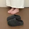 Mules Casuais Retrô Outono/Inverno Celebridade da Internet Novos Mules Bico Fechado Meio Chinelos Femininos Solado Grosso Chinelos de Pelo Femininos Uso Externo 2026